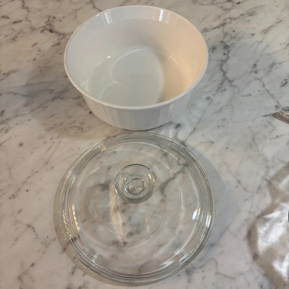 Corning Ware French White F-5-B 1.6L Casserole Dish with Pyrex Glass Lid Vented